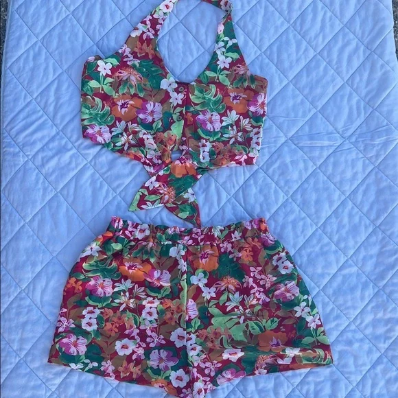 ♥️ Floral Halter Top and Shorts Set - Picture 1 of 3